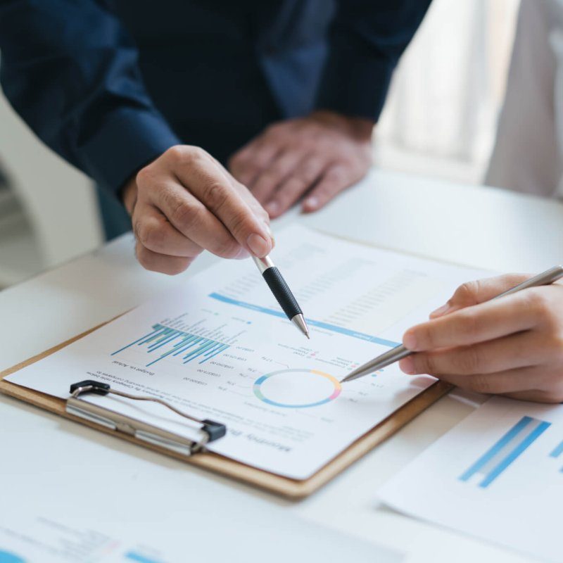 business-sales-consultant-discussing-in-data-documents-at-modern-office--qjn5s7f0pcchxwe4k5w2j0vgsculqmdip2dufpgfgg